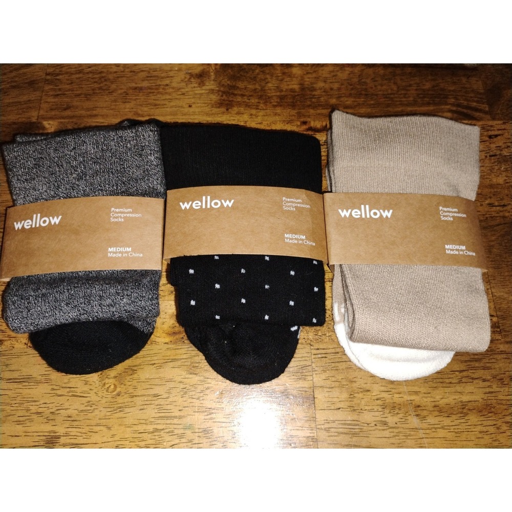NEW Wellow Premium Compression Socks Medium (LOT OF 3)